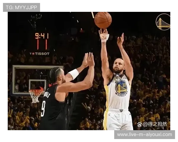 库里弧顶三分稳稳命中，勇士在最后时刻扭转战局